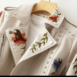 🦋NWT Embroidered White Jacket Vegan Leather.